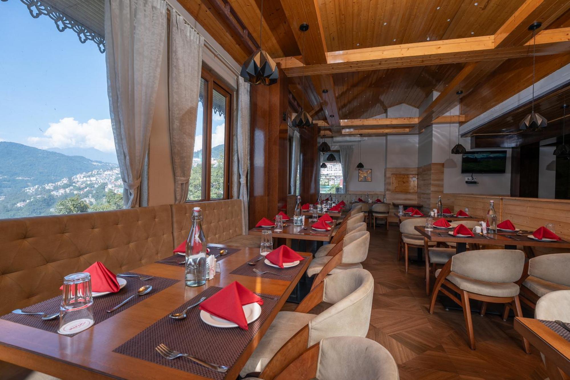 Summit Alpine Abode Hotel 5 Mins From Mg Marg Gangtok Exterior photo